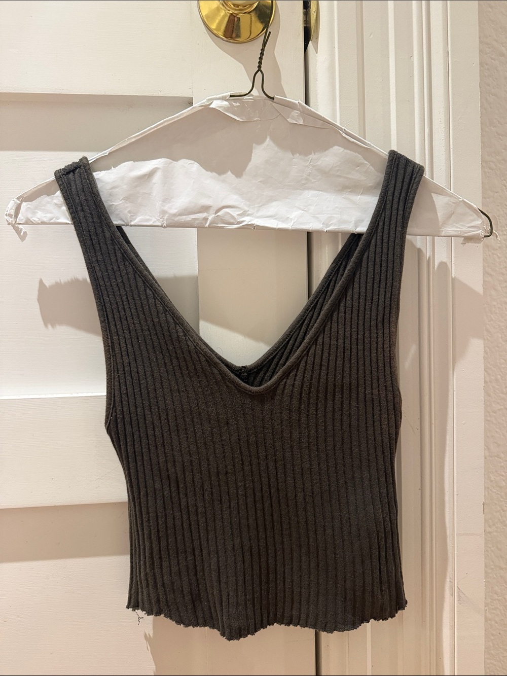 ✨ Enza Costa Ribbed V-Neck Cropped Tank Top ✨